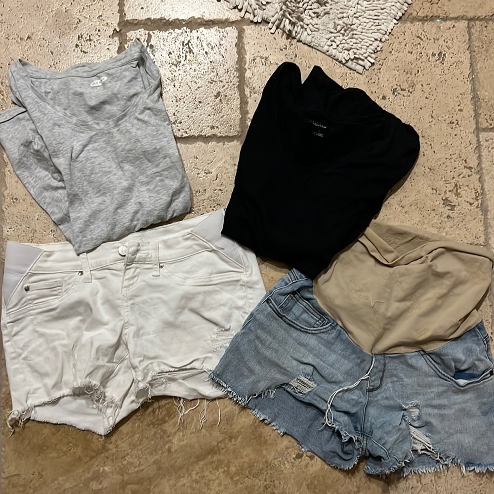 Maternity bundle 2 shorts and 2 shirts $25